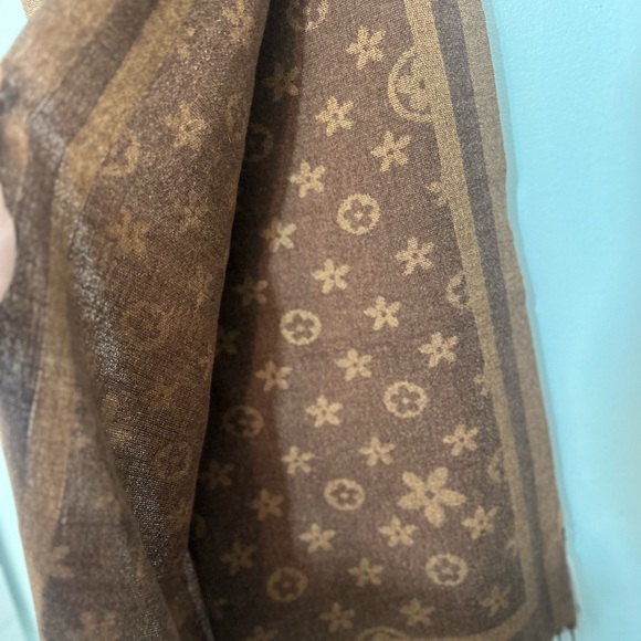 Designer luxury scarf - Picture 4 of 4